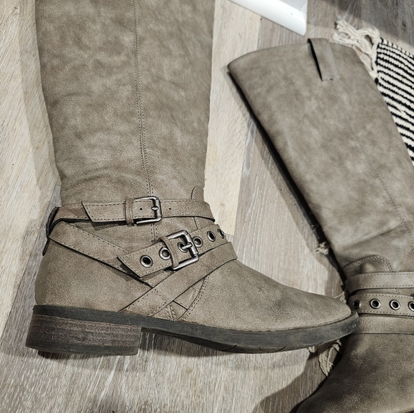 Tall boots grey/ brown with buckle zip - Picture 2 of 10